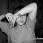 l'œil qui voit tout dans les tatouages ​​de triangle - les photos de tatouage fini sur 13052016 2