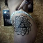 tetováló szem a háromszögben egy lány számára - egy fotó a kész tetoválásról 13052016 1