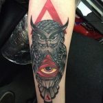 tetováló szem az alkar háromszögében - fotó a kész tetoválásról 13052016 2