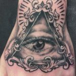 tetováló szem a kéz háromszögében - fotó a kész tetoválásról 13052016 2