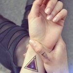 tetováló szem a csuklón lévő háromszögben - fotó a kész tetoválásról 13052016 1