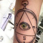 Tattoo -Auge im Dreieck am Handgelenk - ein Foto des fertigen Tätowierung 13052016 2
