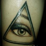 Tattoo -Auge im Dreieck auf der Hand - ein Foto des fertigen Tätowierung 13052016 2