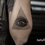 mindent látó szem egy háromszög tetoválásban - fotó a kész tetoválásról 13052016 -ból 1