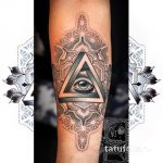 szem tetoválás egy háromszög pontmunkában - fotó a kész tetoválásról 13052016 -ból 2