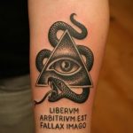 szem tetoválás háromszögben az alkaron - fotó a kész tetoválásról 13052016 20