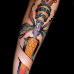 ka méh tőr tetoválás - színes tetoválás fotó