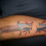 tőr tetoválás a testben - szakadt bőr