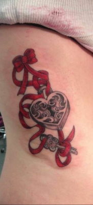 Fénykép tetováló zárról és kulcsról 2019.08.21. №023 - tetováló zár és kulcs -