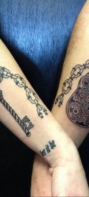 Fotó a tetováló zárról és a kulcsról 21.08.2019 №026 - tetováló zár és kulcs -