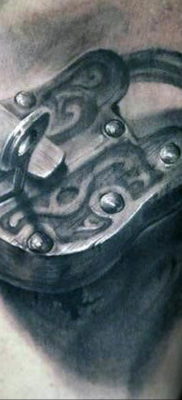 Fotó a tetováló zárról és a kulcsról 21.08.2019 №041 - tetováló zár és kulcs -