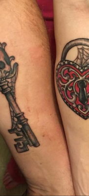 Fotó a tetováló zárról és a kulcsról 21.08.2019 №044 - tetováló zár és kulcs -