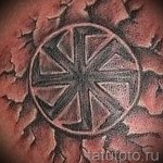 Fotó Kolovrat tetoválásról - példa egy kész tetoválásra a mellkason