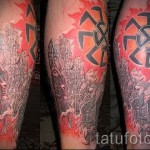 Fotó Kolovrat tetoválásról és sisakos harcosról - tetoválás a borjún (láb)