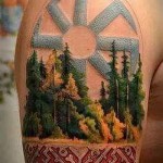 Fotó kolovratról és erdei tetoválásról - férfi váll tetoválása