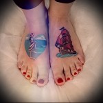hajó tetoválás a lábán