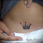 tatuaż koronowy dla dziewczynek - w podbrzuszu - w okolicy łonowej