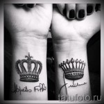 koronkowy tatuaż na nadgarstku - piękna sparowana wersja dla zakochanych