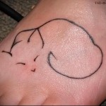 macska tetoválás a lábán