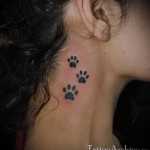 macska mancs tetoválás női nyakon