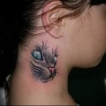 macska arc tetoválás a nyakán a lány számára