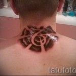 Capricorne tatouage sur son cou - par exemple Photo de 18122015№ 1