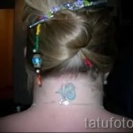 Capricorne tatouage sur son cou - par exemple Photo de 18122015№ 2