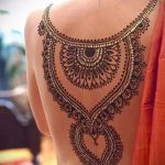 csipke tetoválás a hátán - fotó példa a kész tetoválásra 15