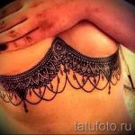 csipke tetoválás a mell alatt - fotó példa a kész tetoválásra 4