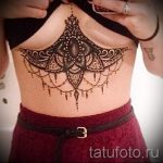 dentelle tatouage sous les seins - Fotó példa a tatouage fini 2 -re