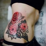 csipke tetoválás az oldalon 1