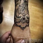 csipke tetoválás a csuklón - fotó példa a kész tetoválásra 6