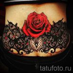 csipke tetoválás a hát alsó részén - fotó példa a kész tetoválásra 1