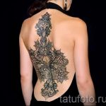 csipke tetoválás a hátán - fotó példa a kész tetoválásra 1