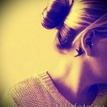 лястовична татуировка зад ухото - Пример за снимка 2