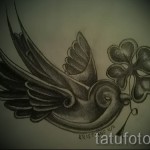 лястовична татуировка детелина - Пример за снимка 1