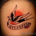 лястовична татуировка старо училище - Пример за снимка 2