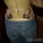 лястовична татуировка на гърба - снимка пример 4