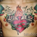 лястовична татуировка на гърдите - пример за снимка 4