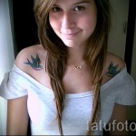 лястовична татуировка на рамото - Пример за снимка 1