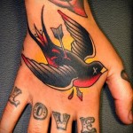 татуировки на лястовици старо училище - пример за снимка 3