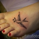 татуировка на малка лястовица - пример за снимка 2