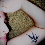 татуировка на лястовица на ръка - пример за снимка 9