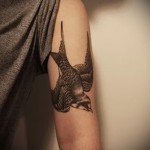 татуировка на лястовица на ръка - пример за снимка 16