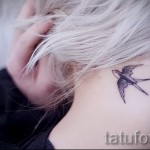 татуировка на лястовица на врата - снимка пример 5