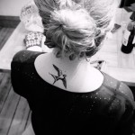 татуировка на лястовица на врата - снимка пример 17