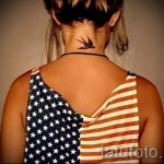 татуировка на лястовица на врата - снимка пример 19