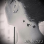 татуировка на лястовица на врата - снимка пример 20