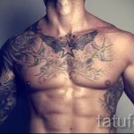 татуировка на лястовица на гърдите - снимка пример 2