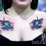 татуировка на лястовица на гърдите - снимка пример 5